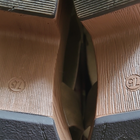 Pierre Dumas Tan Heeled Boots with Western Influence - Picture 5 of 6